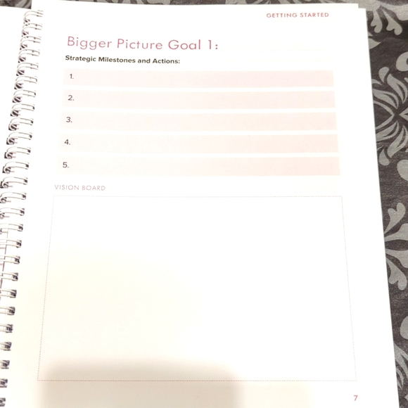 CONQUER YOUR YEAR - THE ULTIMATE PLANNER - Picture 14 of 16